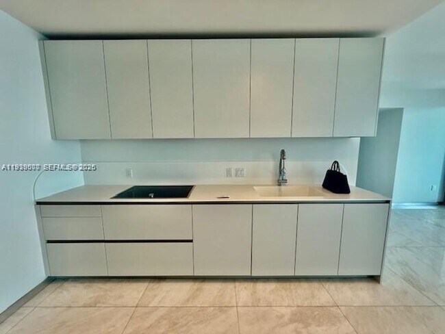 Building Photo - 16901 Collins Ave