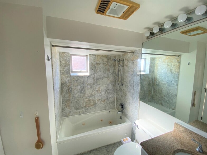 Building Photo - 931 Massachusetts Ave