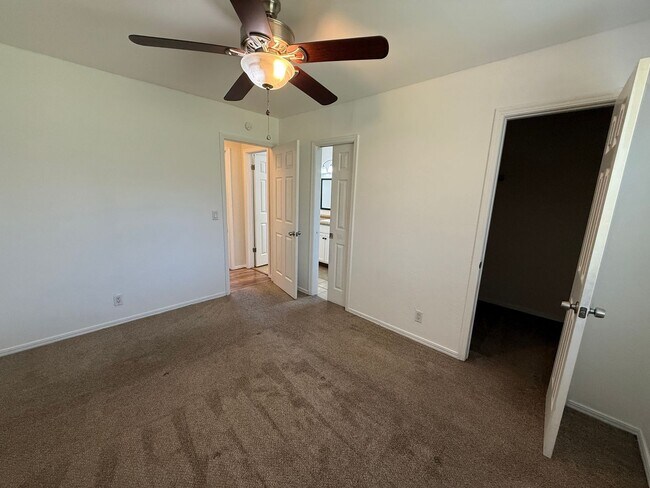 Building Photo - Three Bed 1 Bath Home in Broken Arrow with Shed