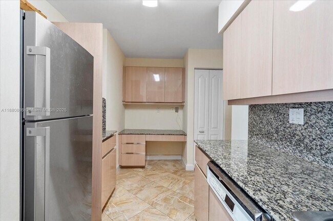 Building Photo - 5757 Collins Ave