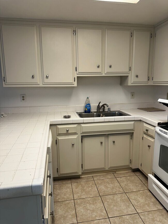 Building Photo - 5620 Brush Creek Dr