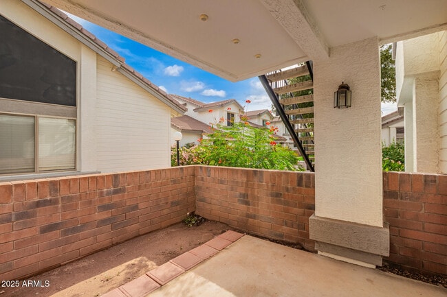 Building Photo - 2201 N Comanche Dr