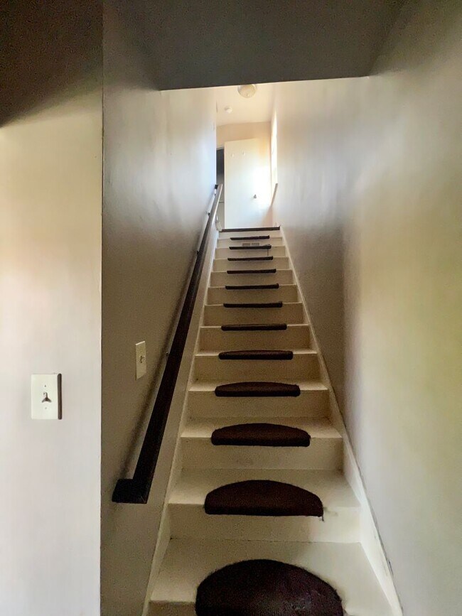 Building Photo - 146 Maplewood Ave