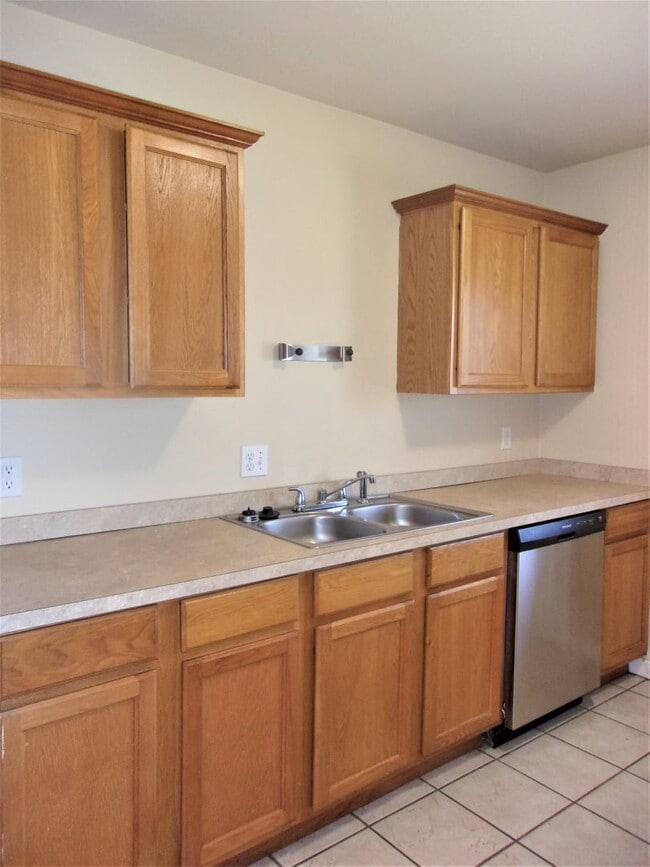 Building Photo - 3 BED 2 BATH 2 CAR GARAGE HOME- NW OKC