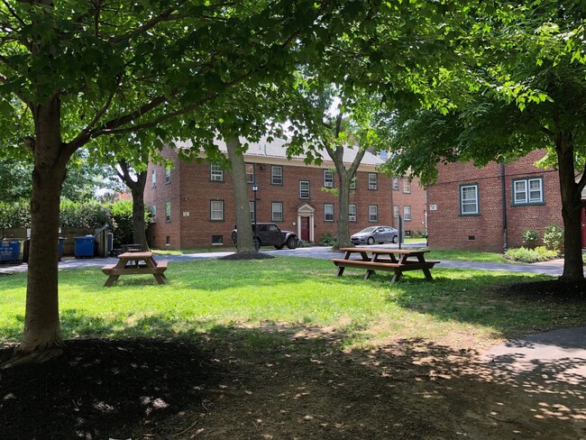 Building Photo - 732 North Terrace