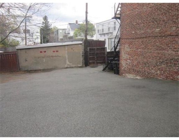 Building Photo - 142-146-146 Everett St