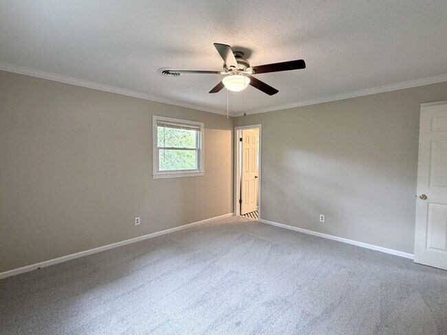 Building Photo - 725 Wildflower Ln