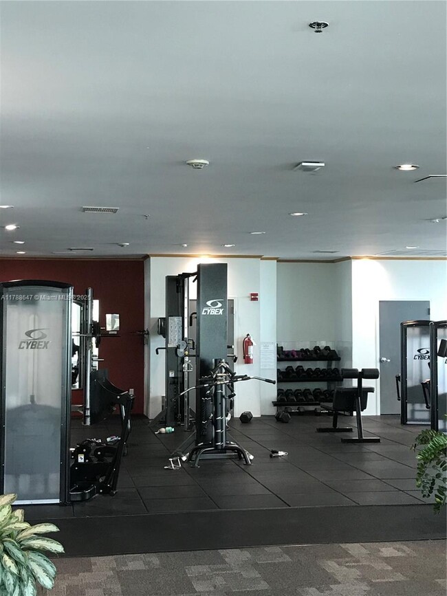Building Photo - 1155 Brickell Bay Dr