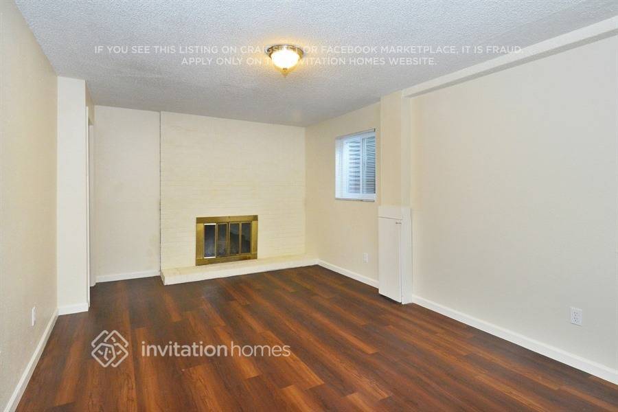 Building Photo - 1530 S Salida Way