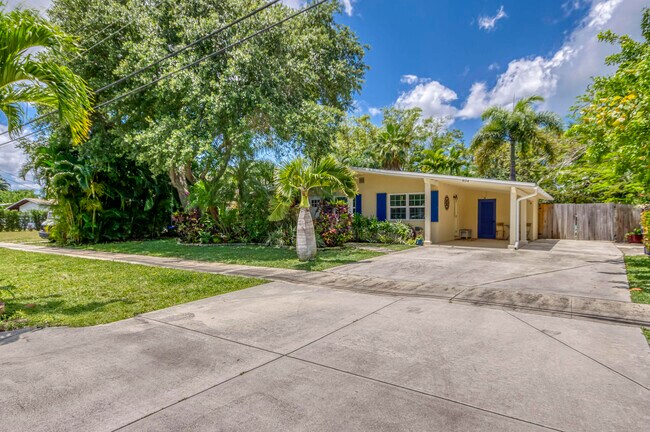 Building Photo - 404 S Caloosahatchee Ave