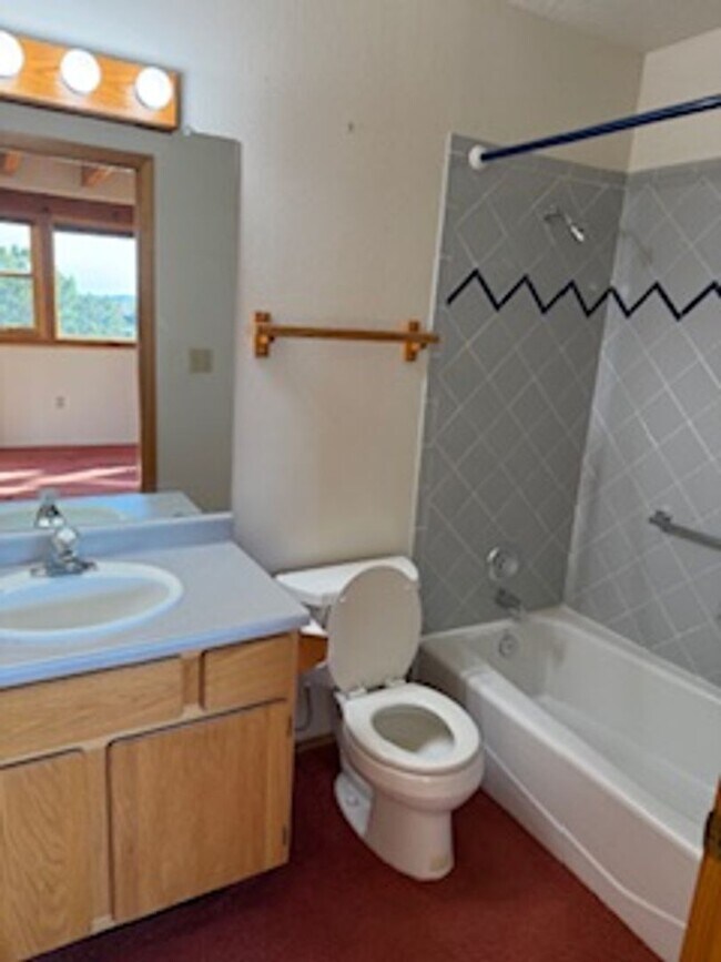 Building Photo - 5 Oriente Ct