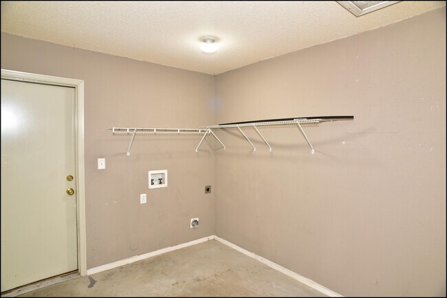 Building Photo - 14325 Island Point Dr