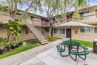 Building Photo - Moss Gardens Apartments