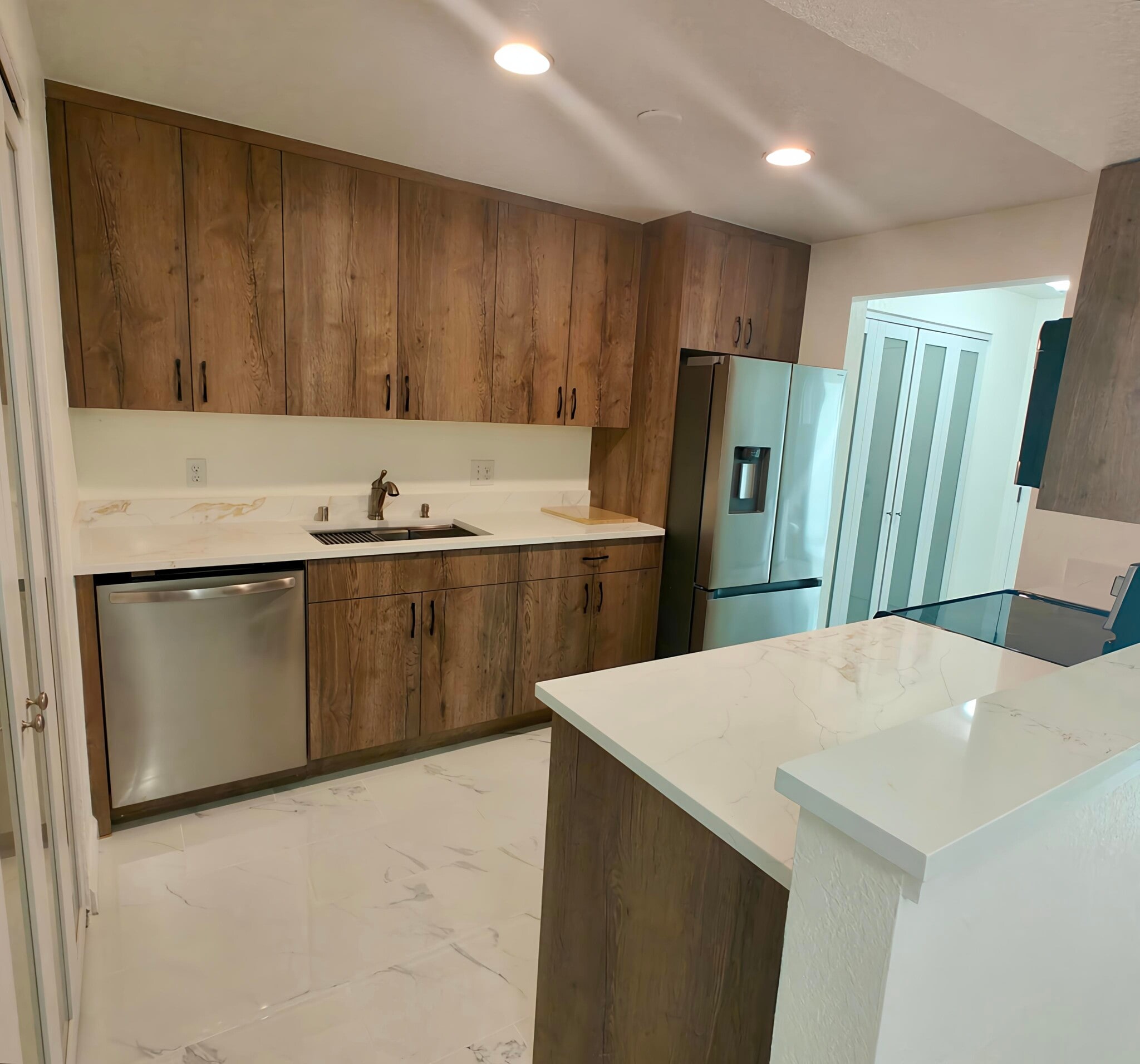 Kitchen with all new flooring, cabinets, and countertops! - 9494 Redmond Woodinville Rd NE