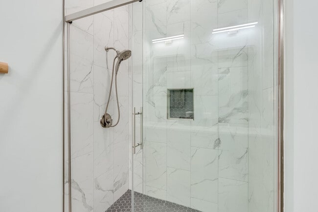 Building Photo - 223 E Lakeshore Dr