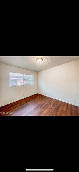 Building Photo - 1122 W 31st St