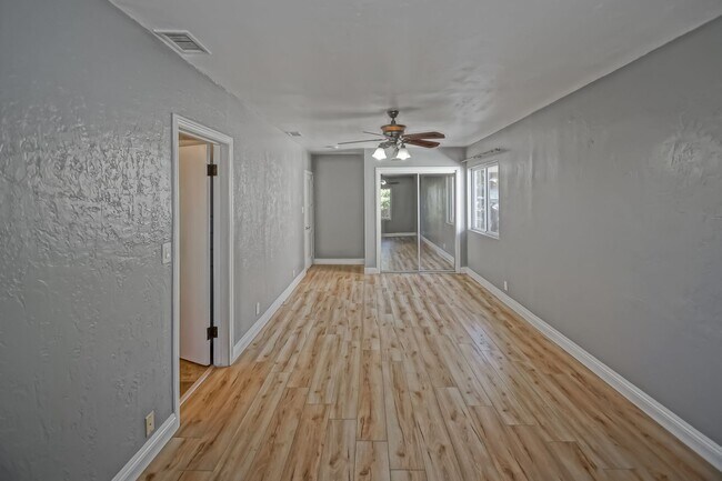 Building Photo - 2809 Carlsbad St