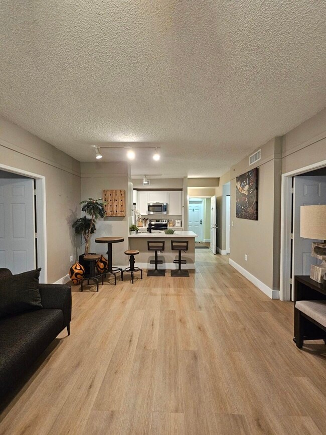 Building Photo - 780 S Sapodilla Ave