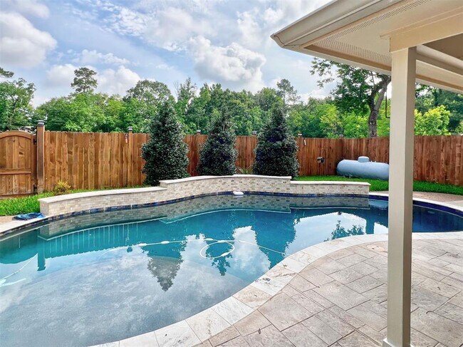 Building Photo - 810 Springwood Dr
