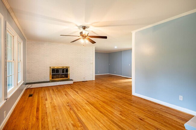 Building Photo - 4222 Arbutus Dr