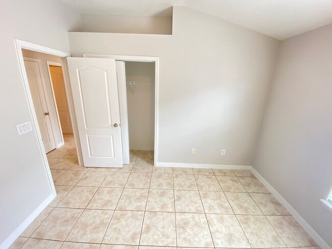 Building Photo - Gated Community!  Carter Glen Community 3/...
