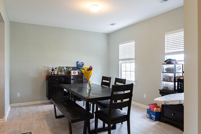 Building Photo - 81 Saluda Way