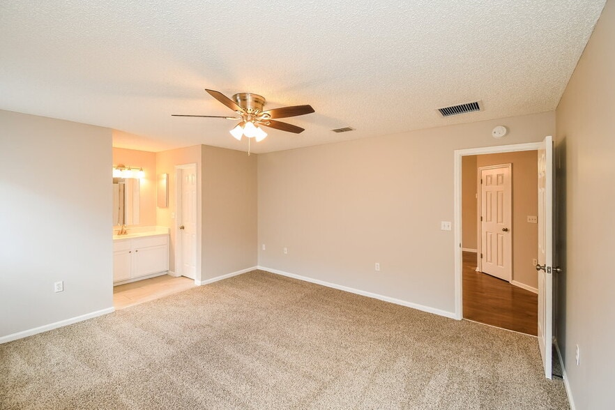 Building Photo - 636 Morning Mist Way