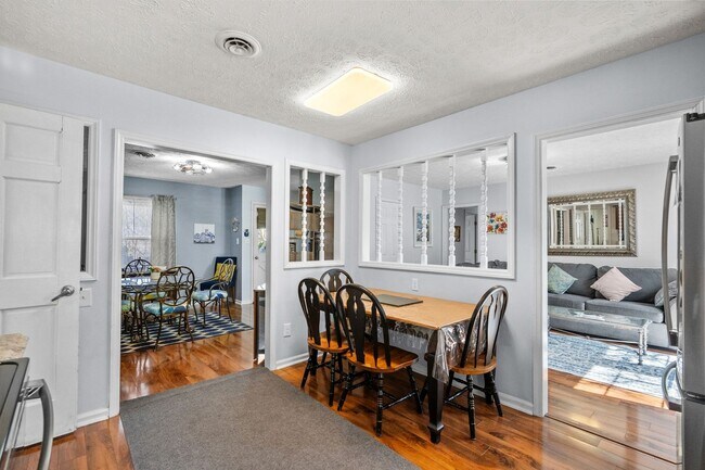 Building Photo - 4 Bed/2 Bath Furnished Single Family Home in Surfside 1 Mile to the Beach By Golf Cart!