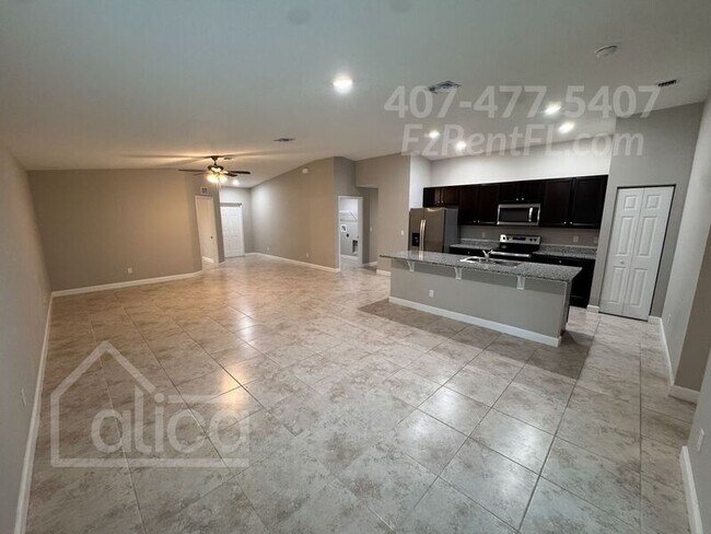 Building Photo - 737 Daniels Ave SW