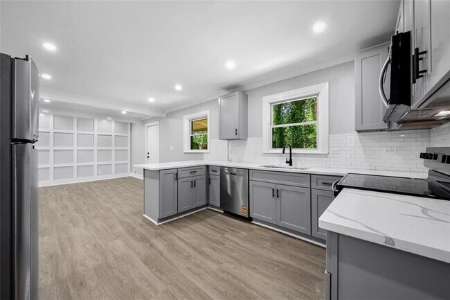 Building Photo - 1905 Fort Valley Dr SW