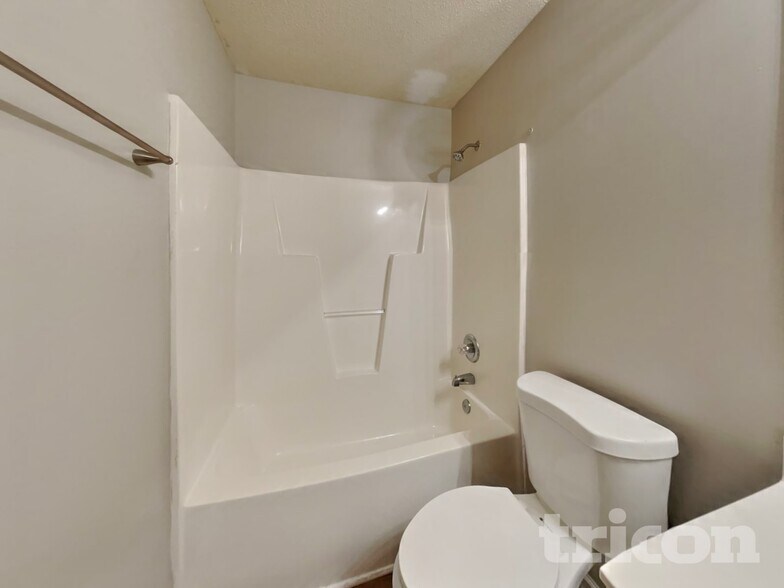 Building Photo - 2934 Firethorn Dr
