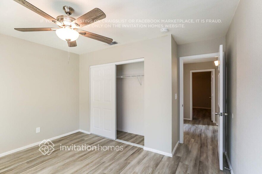 Building Photo - 8226 W Larkspur Dr