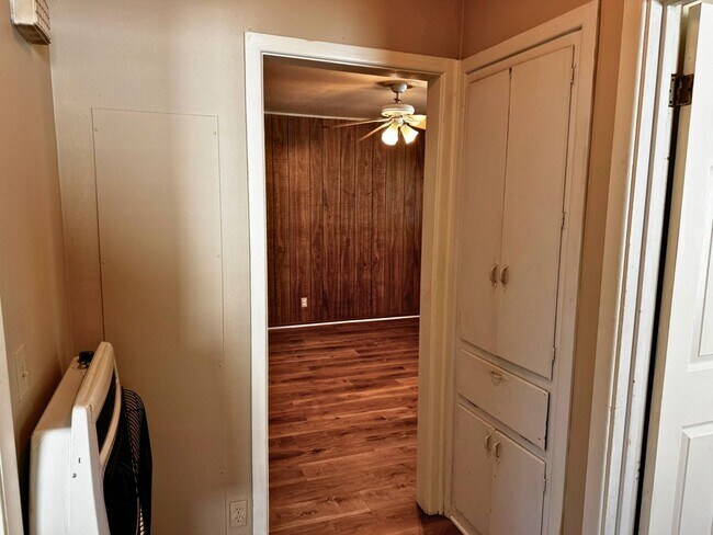 Building Photo - 102 Ave G