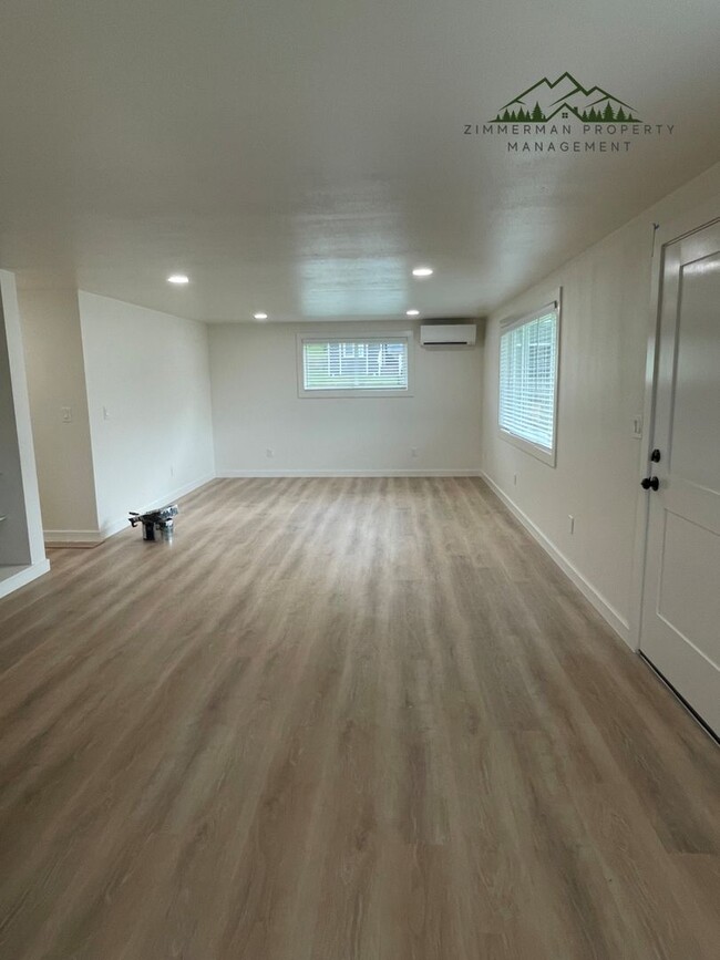 Building Photo - UPDATED 2 Bedroom, 1 Bathroom Home in Lowell