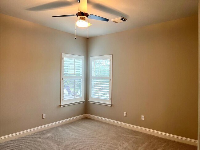 Building Photo - 13000 Bloomfield Hills Ln