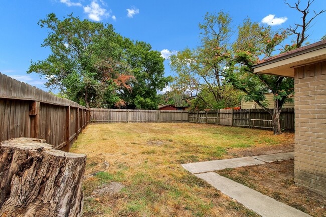 Building Photo - 12630 Summer Mill Dr