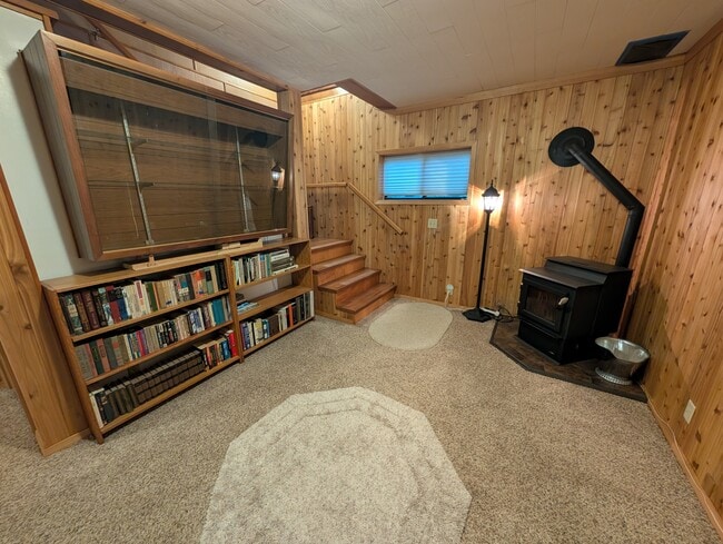 Building Photo - 7312 E Evans Creek Rd