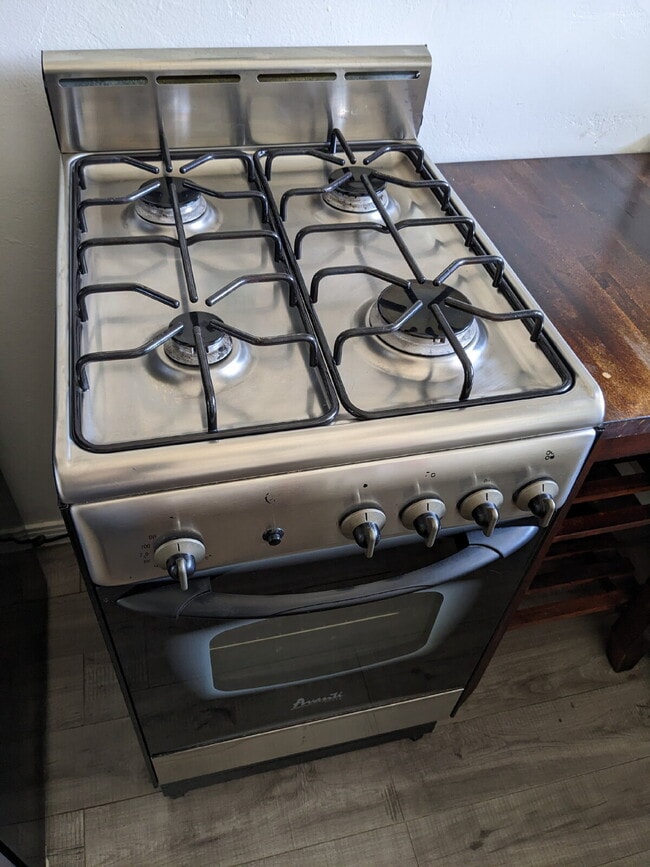 Building Photo - Beachy, Upgraded 1 Bed / 1 Bath – Just 49 ...