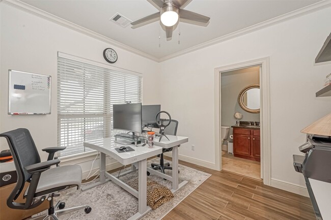 Building Photo - 1610 Ennis St