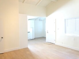 Building Photo - 4271 Green Ave