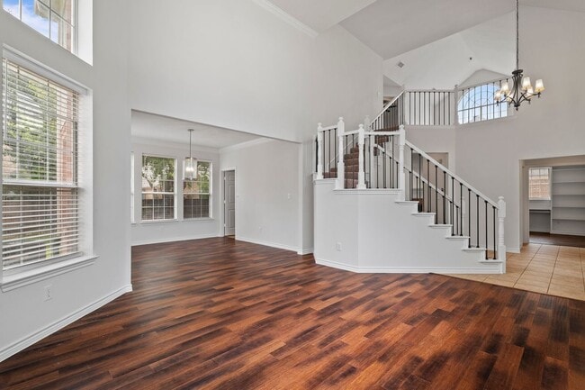 Building Photo - 5910 Spring Hill Dr