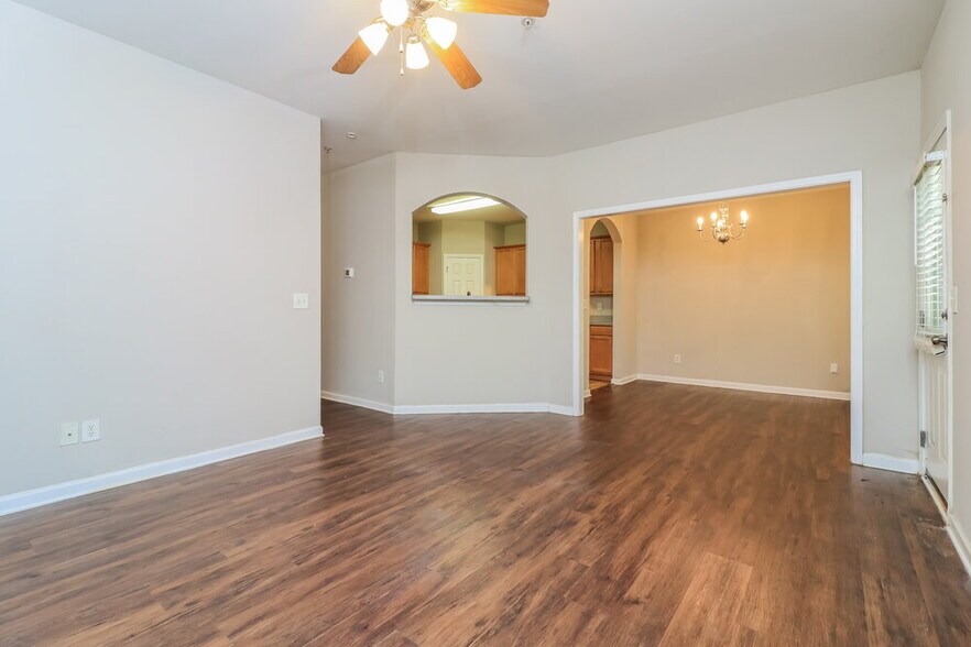 Building Photo - 204 Ranier Ct.