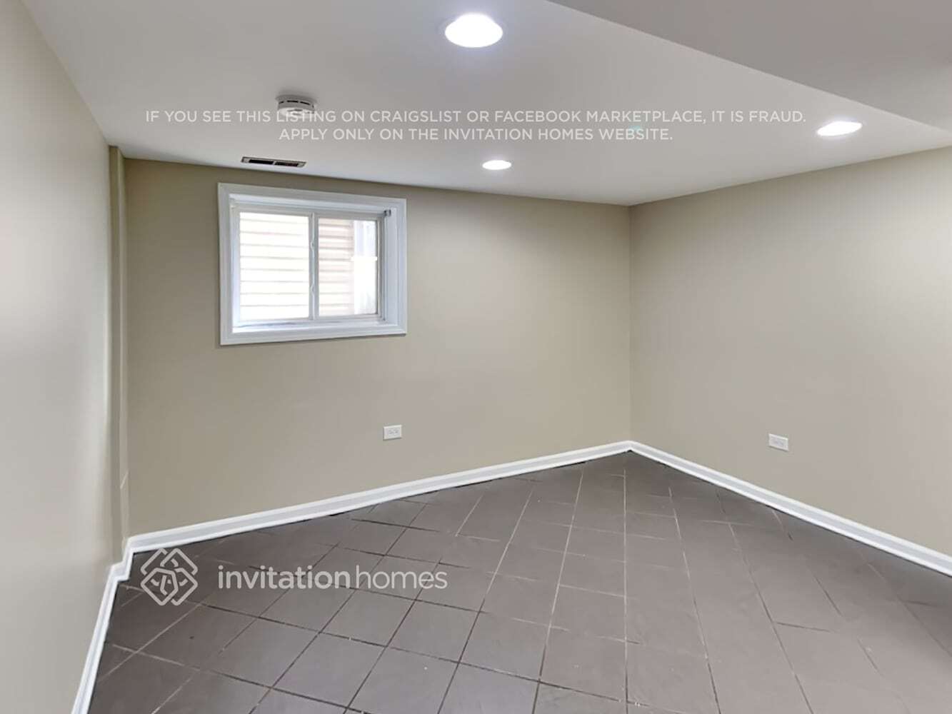 Building Photo - 1939 N Sayre Ave