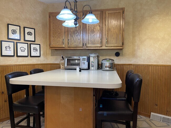Building Photo - 1708 Howlett Ln