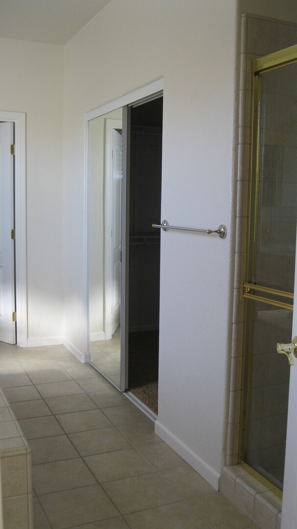 Building Photo - East Roseville, New Carpet * Paint, 2657sq...