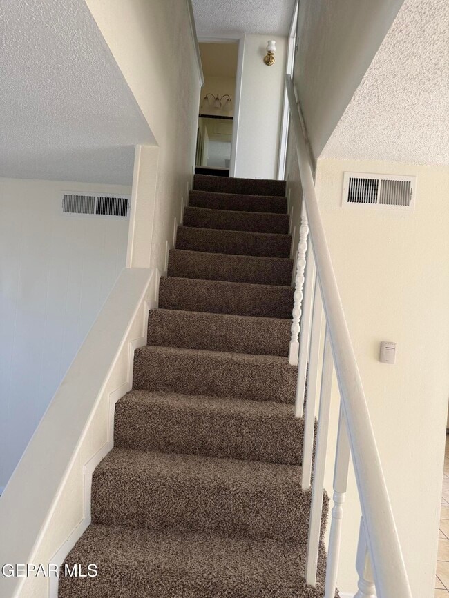 Building Photo - 408 N Resler Dr