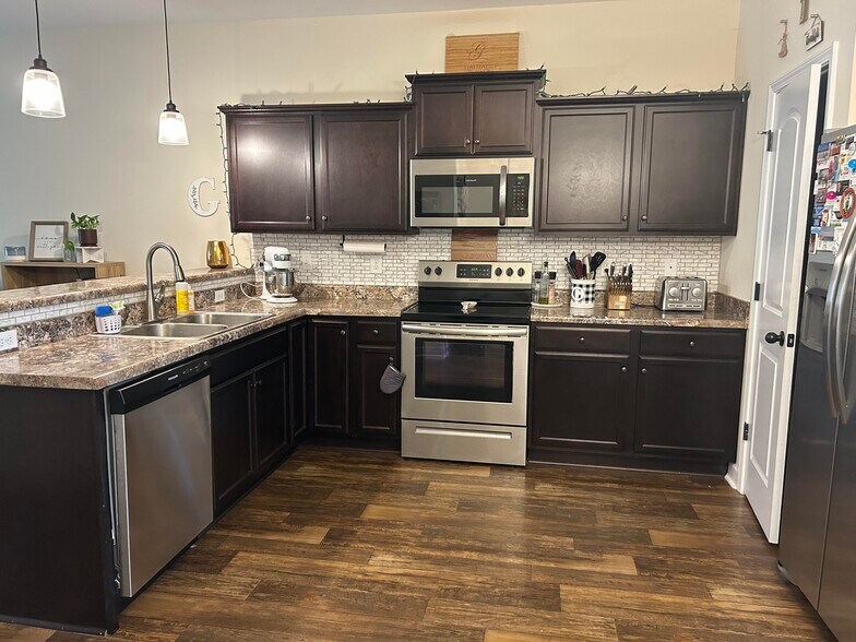 Kitchen - 408 Justice Farm Dr