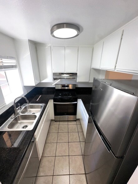 Building Photo - 8722 Burton Way