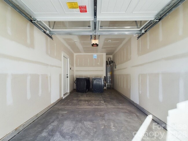 Building Photo - 9525 Munsing Dr