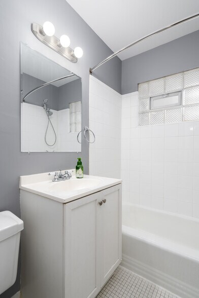 Bathroom - 5312 Hiawatha Ln